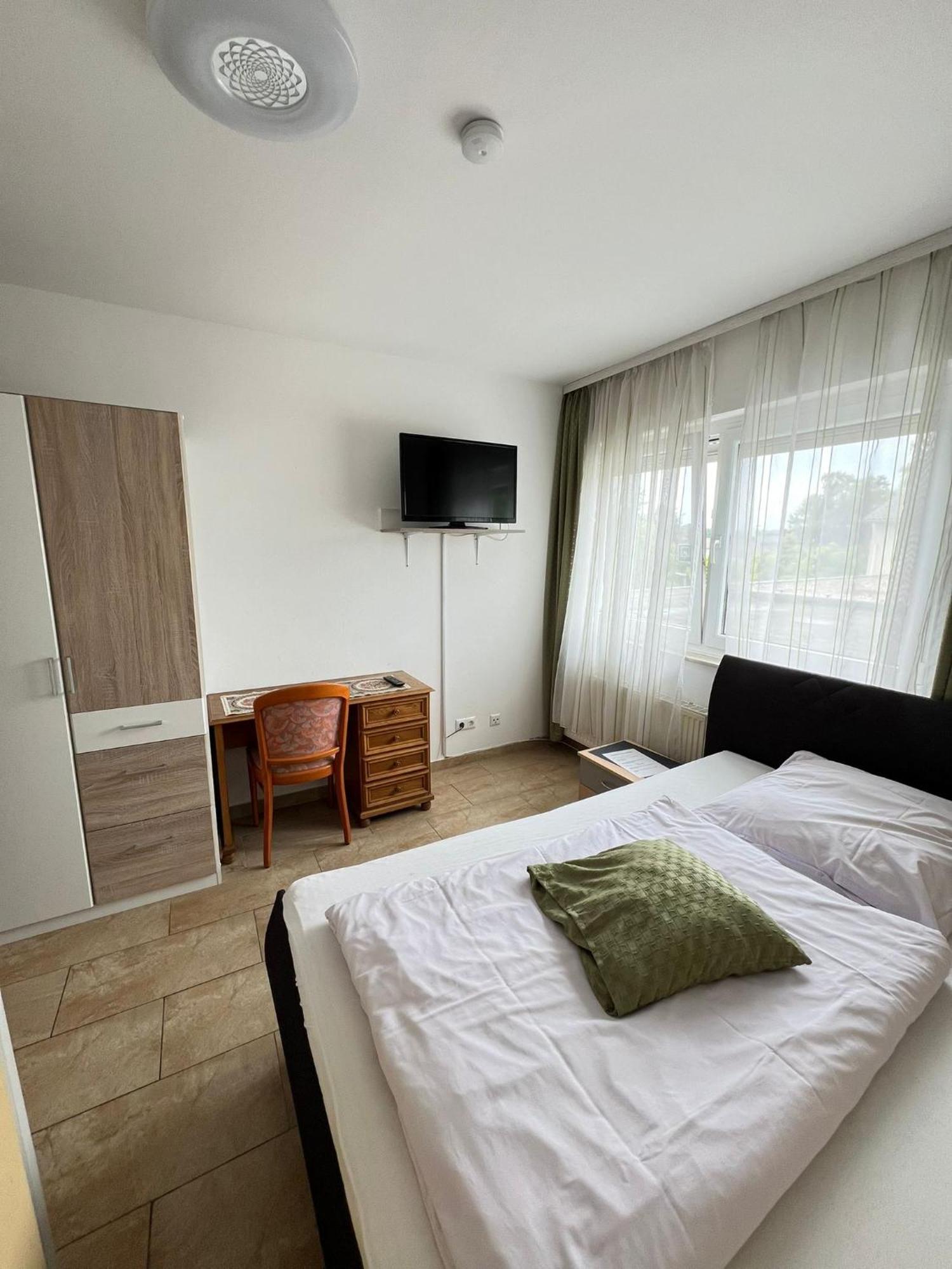 Hotel Restaurant Neffelthal Kerpen Kültér fotó