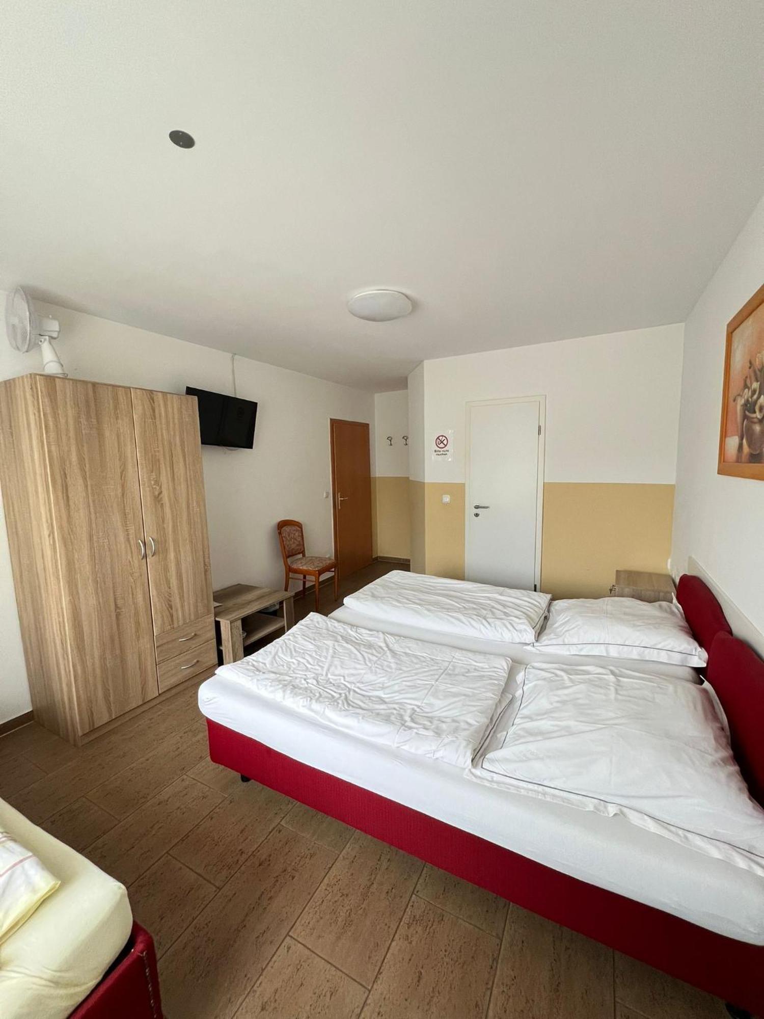 Hotel Restaurant Neffelthal Kerpen Kültér fotó